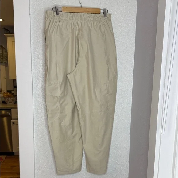 Lululemon Utility Tapered Pants – Beige Technical Cargo Style Size 29 Athleisure - Picture 2 of 5